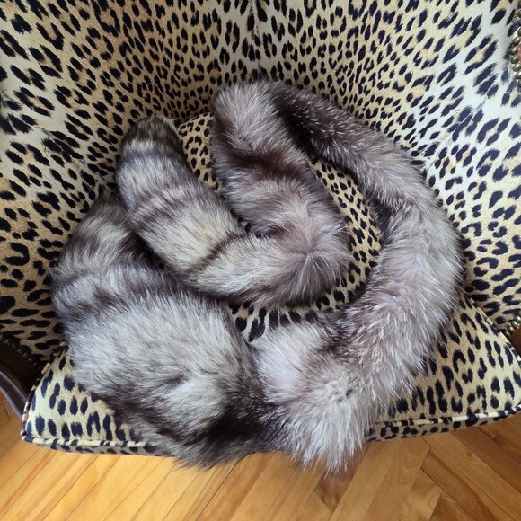 Stunning Racoon Stole - Picture 1 of 4